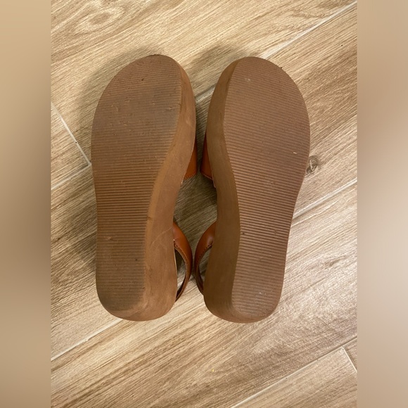 Kenneth Cole Reaction Fine Glass Wedge - Picture 2 of 7